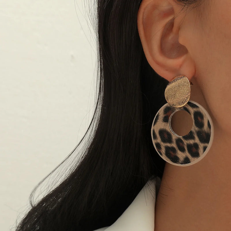 New style versatile round leopard print earrings with a cool and exaggerated personality for women's earrings